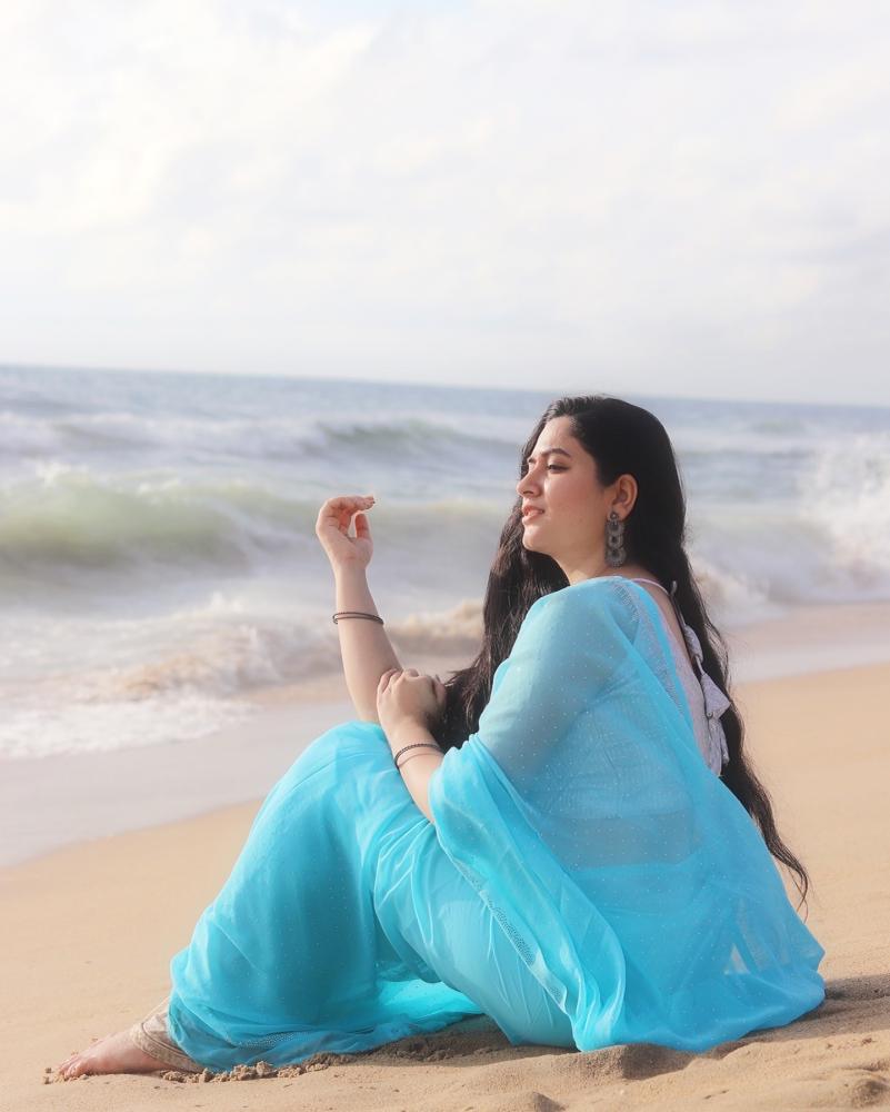 actress-sudha-hot-vibe-on-beach